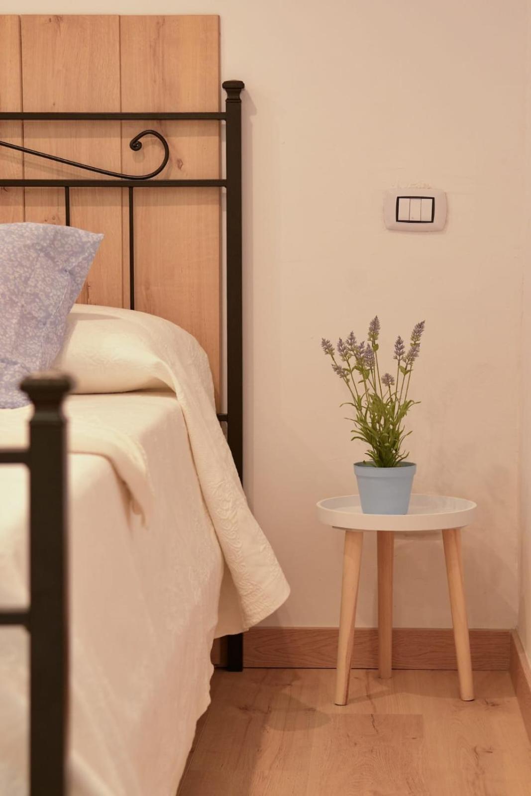 Madre Terra Airport Rooms And Suites Terrasini Exterior photo