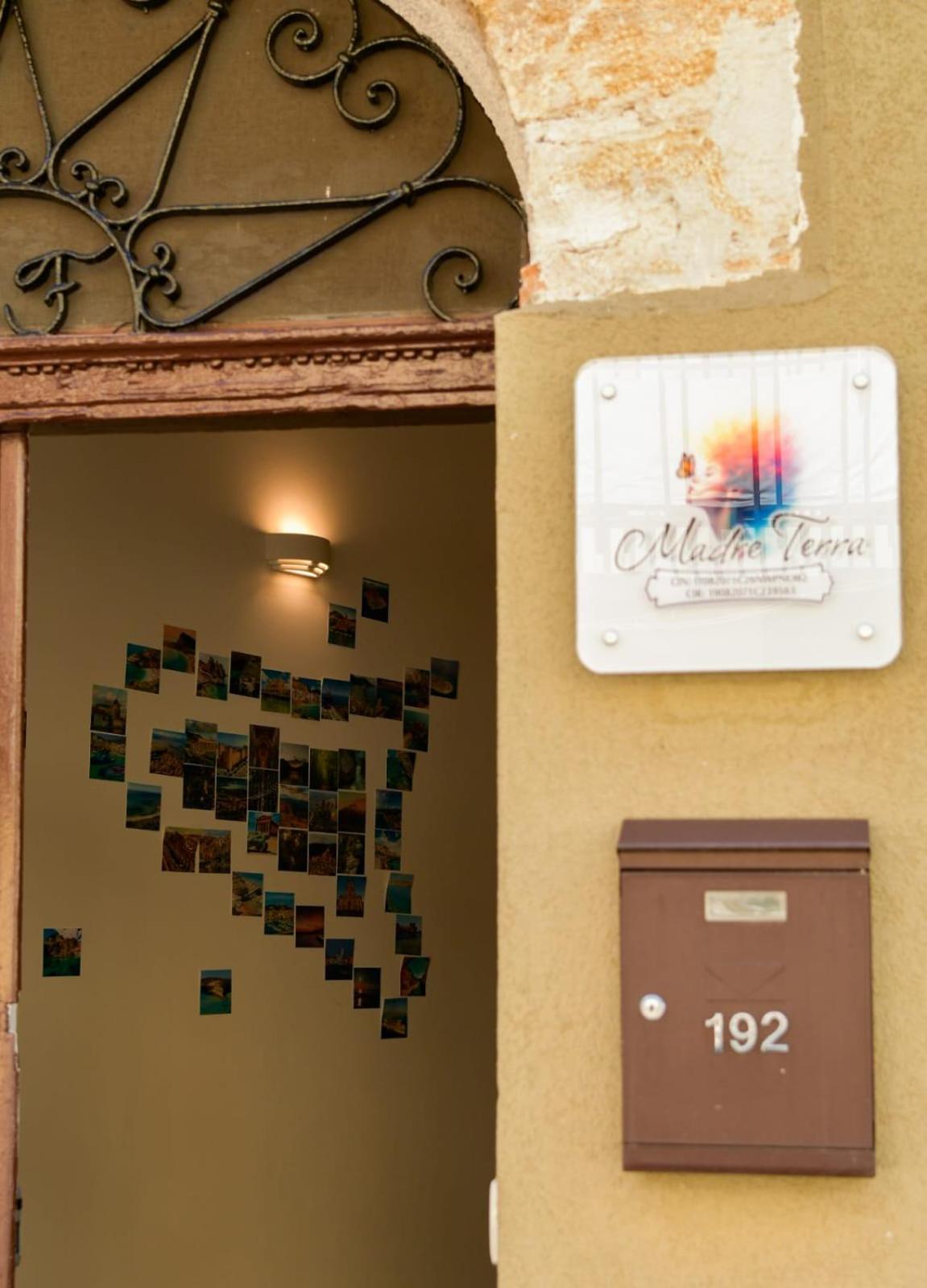 Madre Terra Airport Rooms And Suites Terrasini Exterior photo