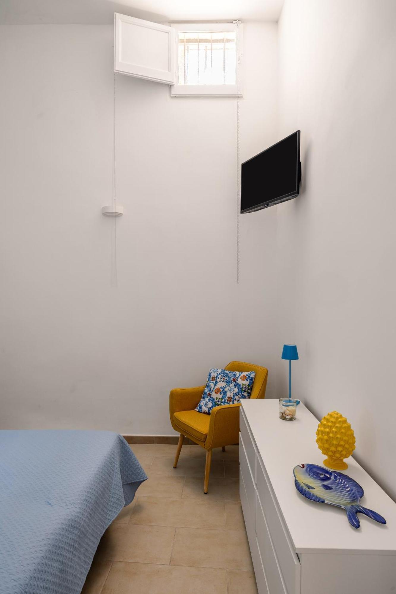 Madre Terra Airport Rooms And Suites Terrasini Exterior photo