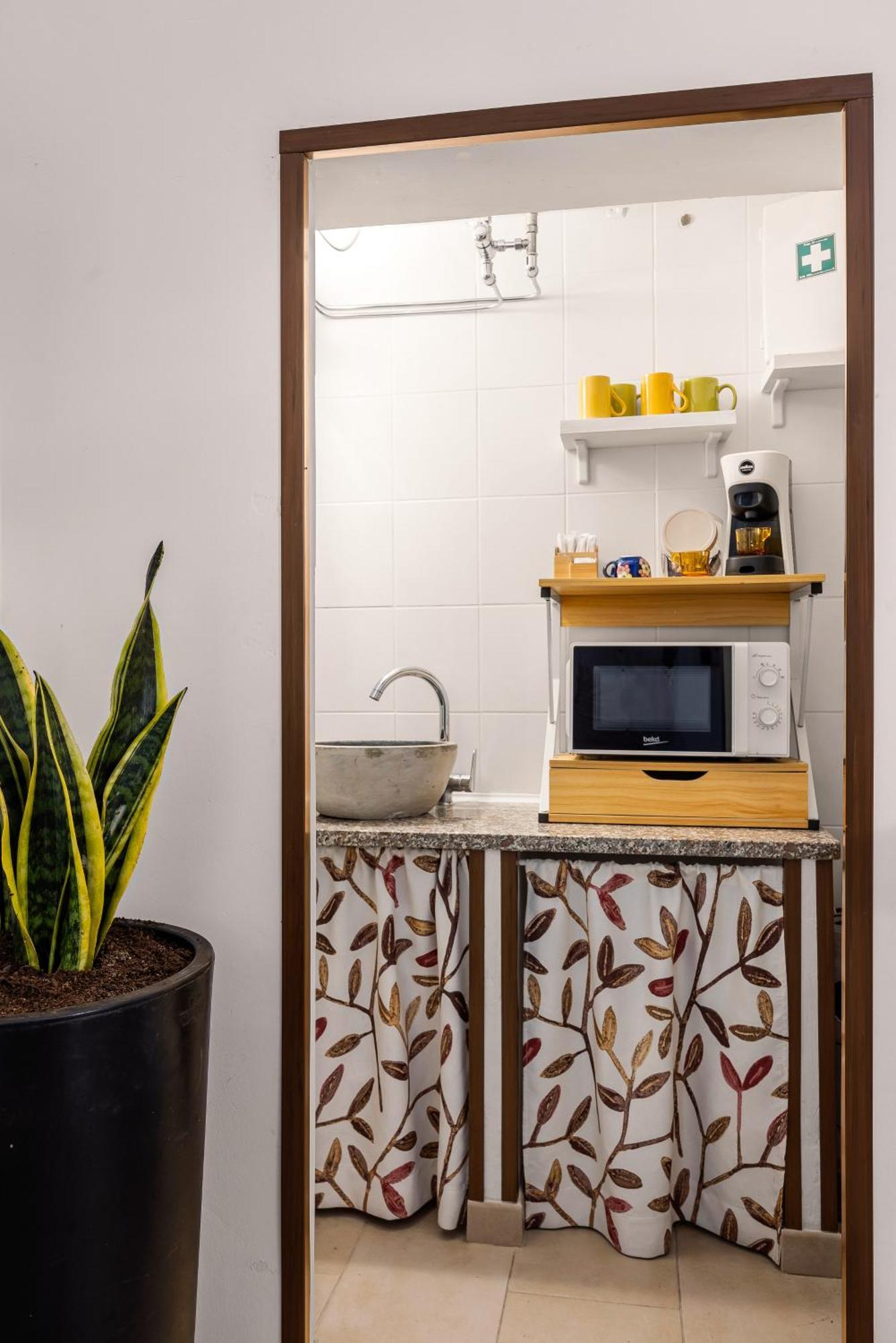 Madre Terra Airport Rooms And Suites Terrasini Exterior photo
