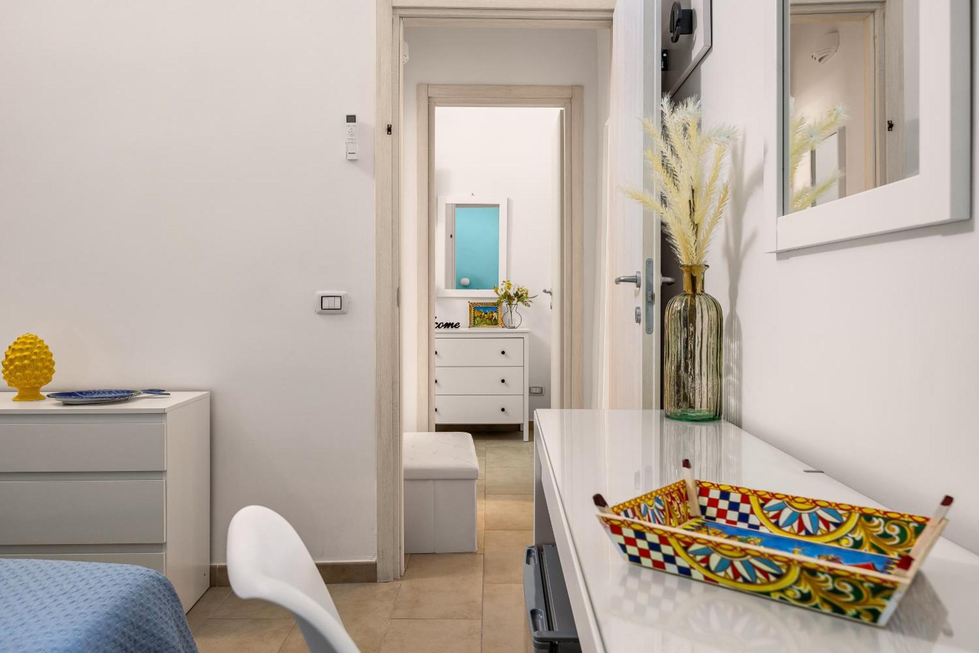 Madre Terra Airport Rooms And Suites Terrasini Exterior photo